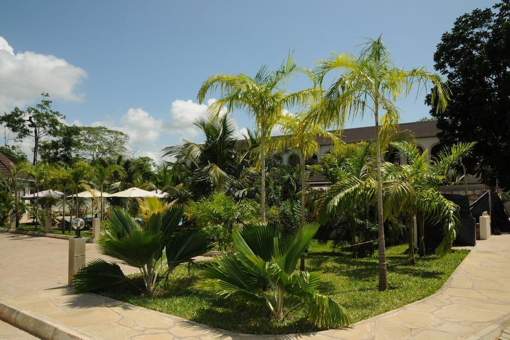 Lotfa Resort Diani Diani Beach Exterior foto